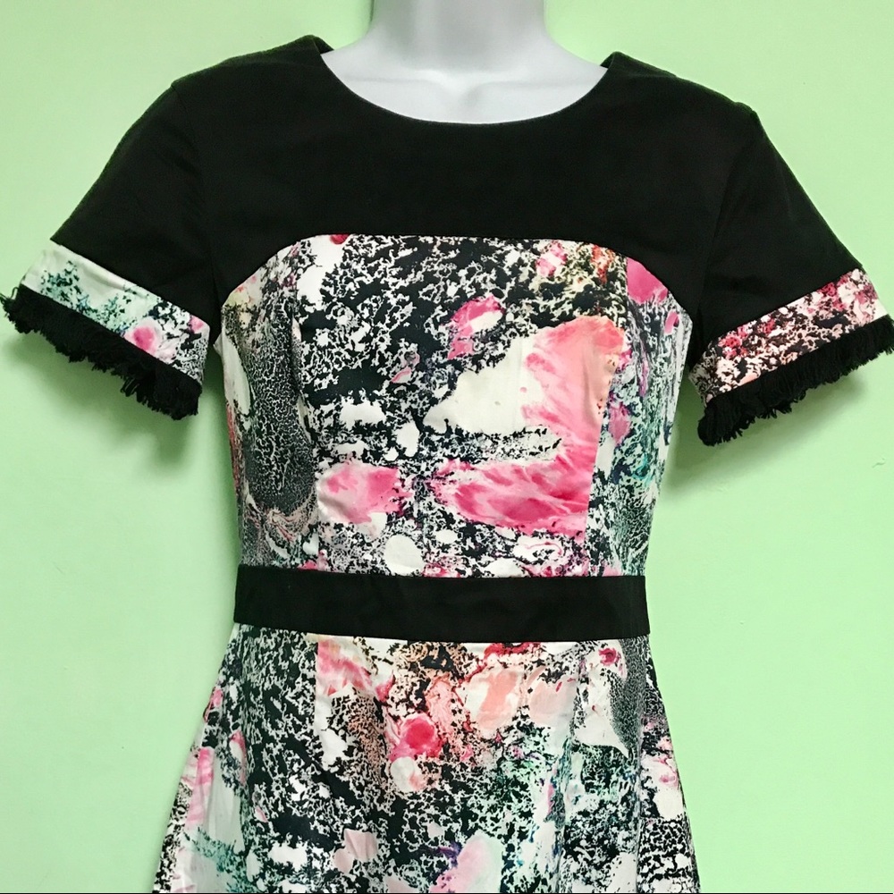 Absolutely lovely knee length dress fringe both end sleeves and skirt end - Picture 2 of 4